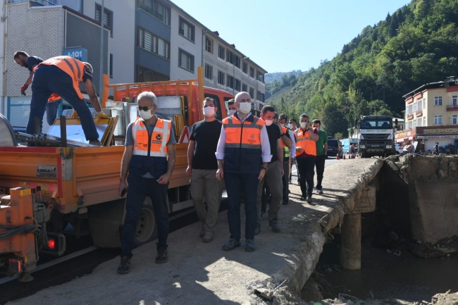 Bakan Karaismailoğlu Giresun'daki çalışmaları yakından takip ediyor